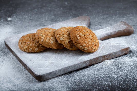 Galletas de chía y mantequilla de maní.